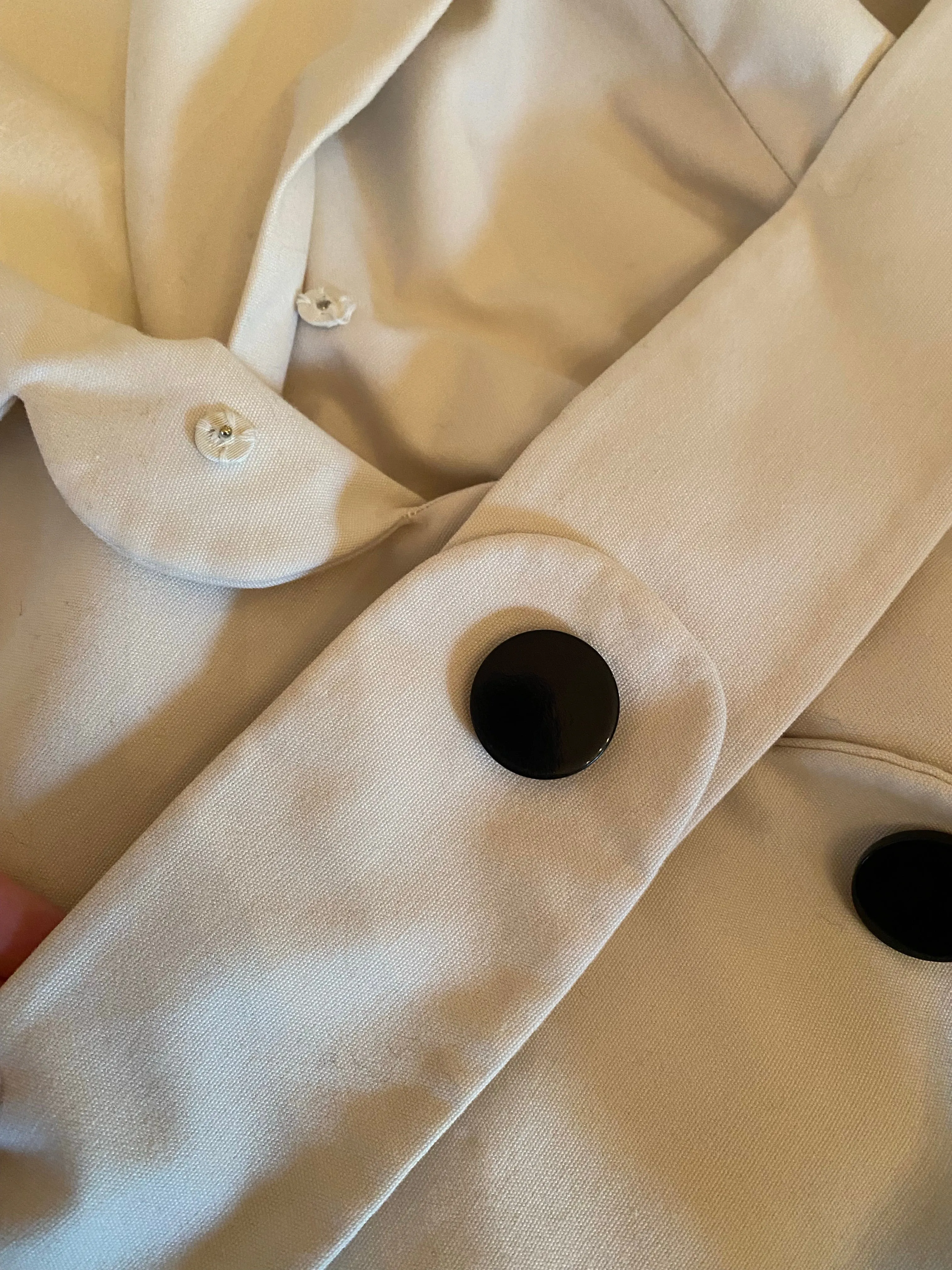 1960's White Mod Coat With Scalloped Edges From Bonwit Teller / Small