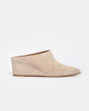 Irma Wedge in Beige