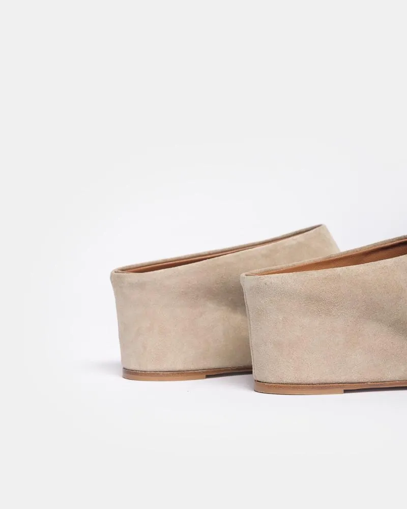 Irma Wedge in Beige