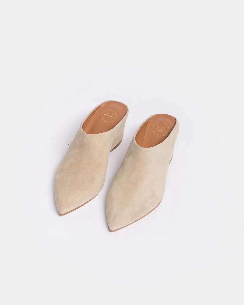 Irma Wedge in Beige